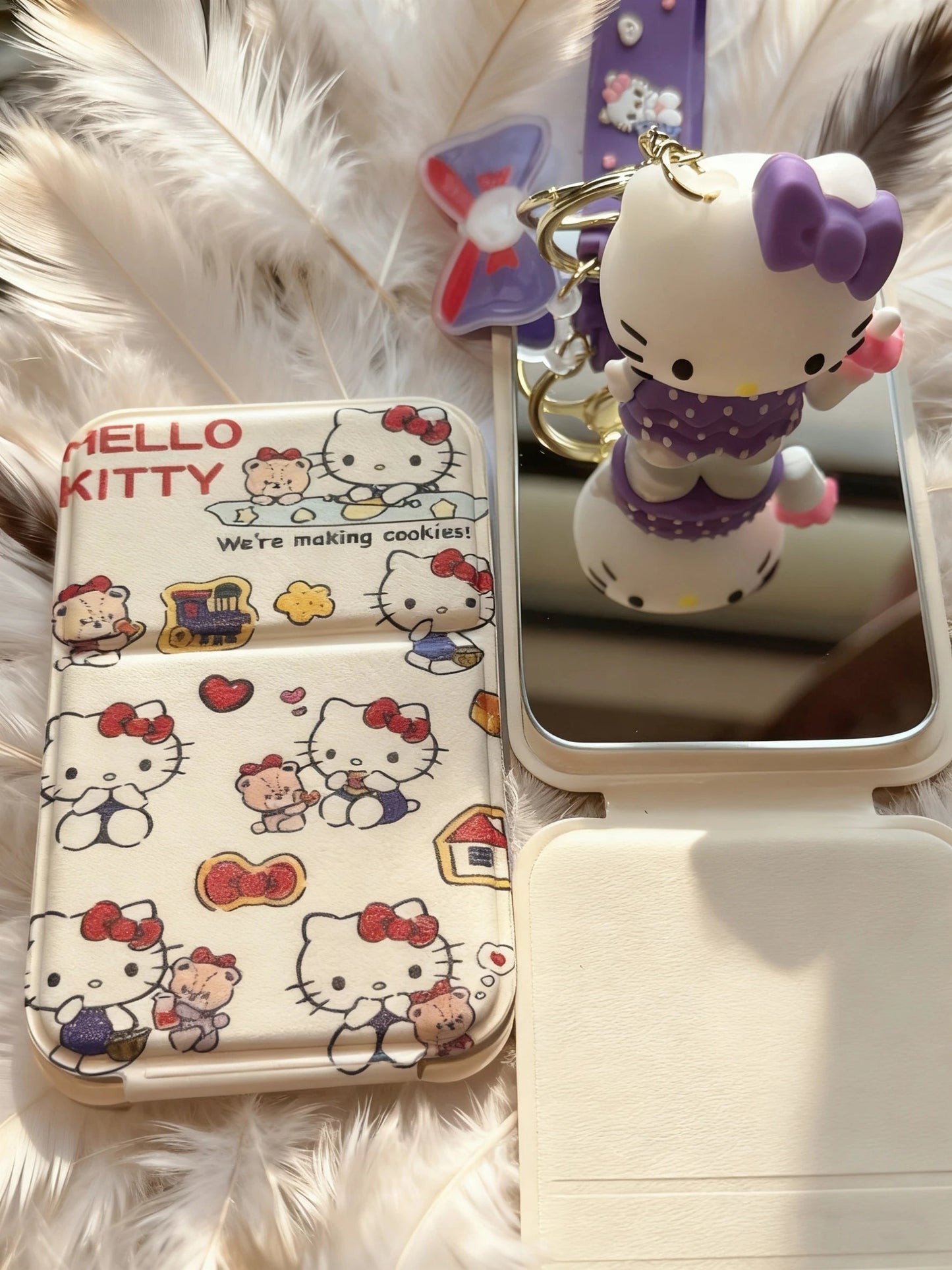 Carry-on portable cartoon Hello Kitty makeup mirror mini folding mirror good-looking cute mirror small mirror kawaii My Store